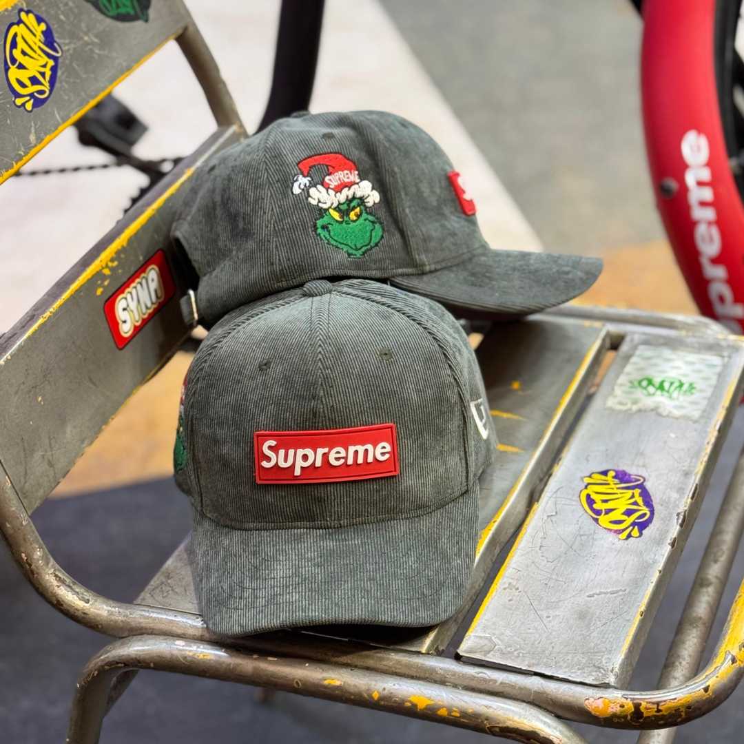 GORRA SUPREME GRINCH™