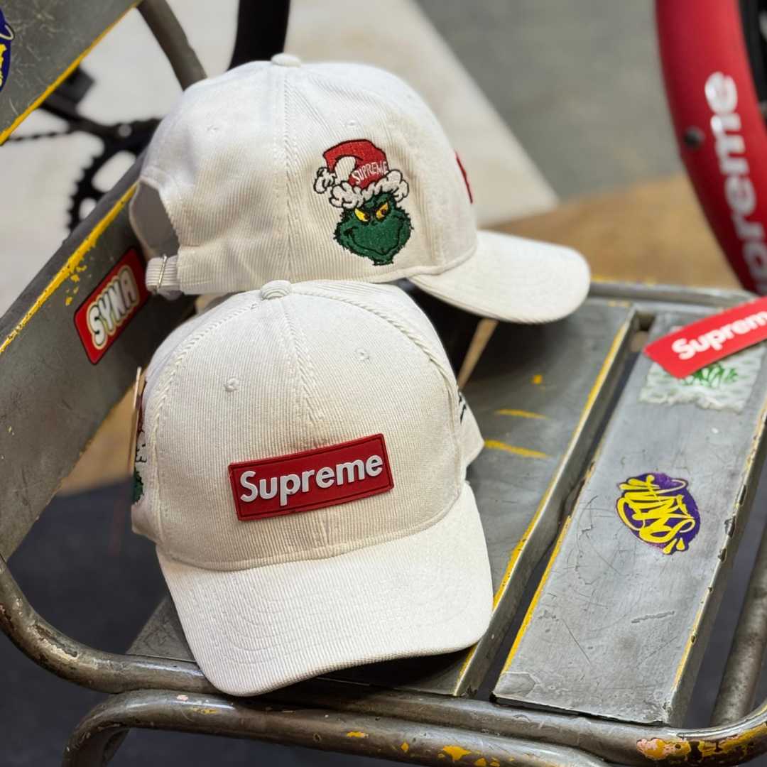 GORRA SUPREME GRINCH™