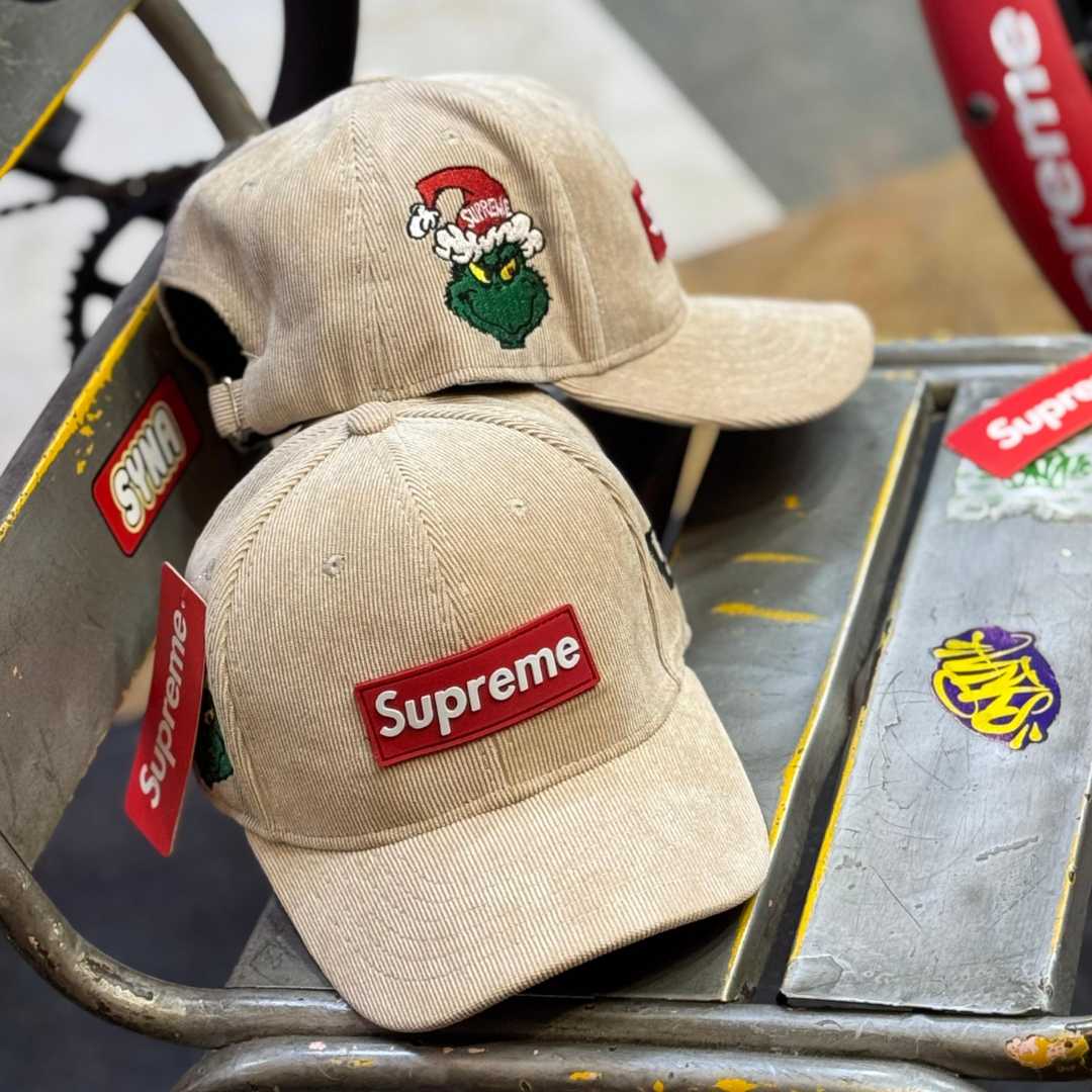GORRA SUPREME GRINCH™