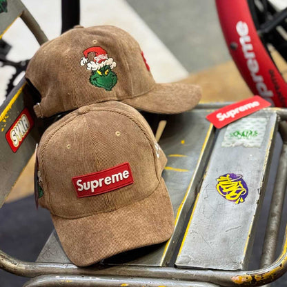 GORRA SUPREME GRINCH™