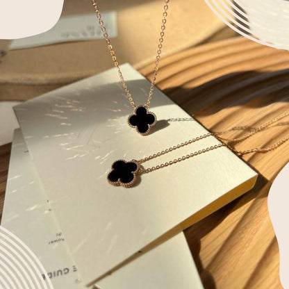 Collar Trébol B/N + Caja de regalo🎁