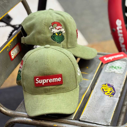 GORRA SUPREME GRINCH™