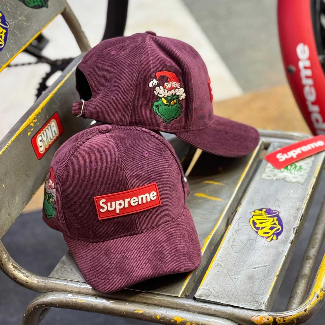 GORRA SUPREME GRINCH™